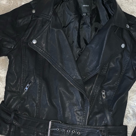 Leather jacket black belted size medium - Picture 4 of 5